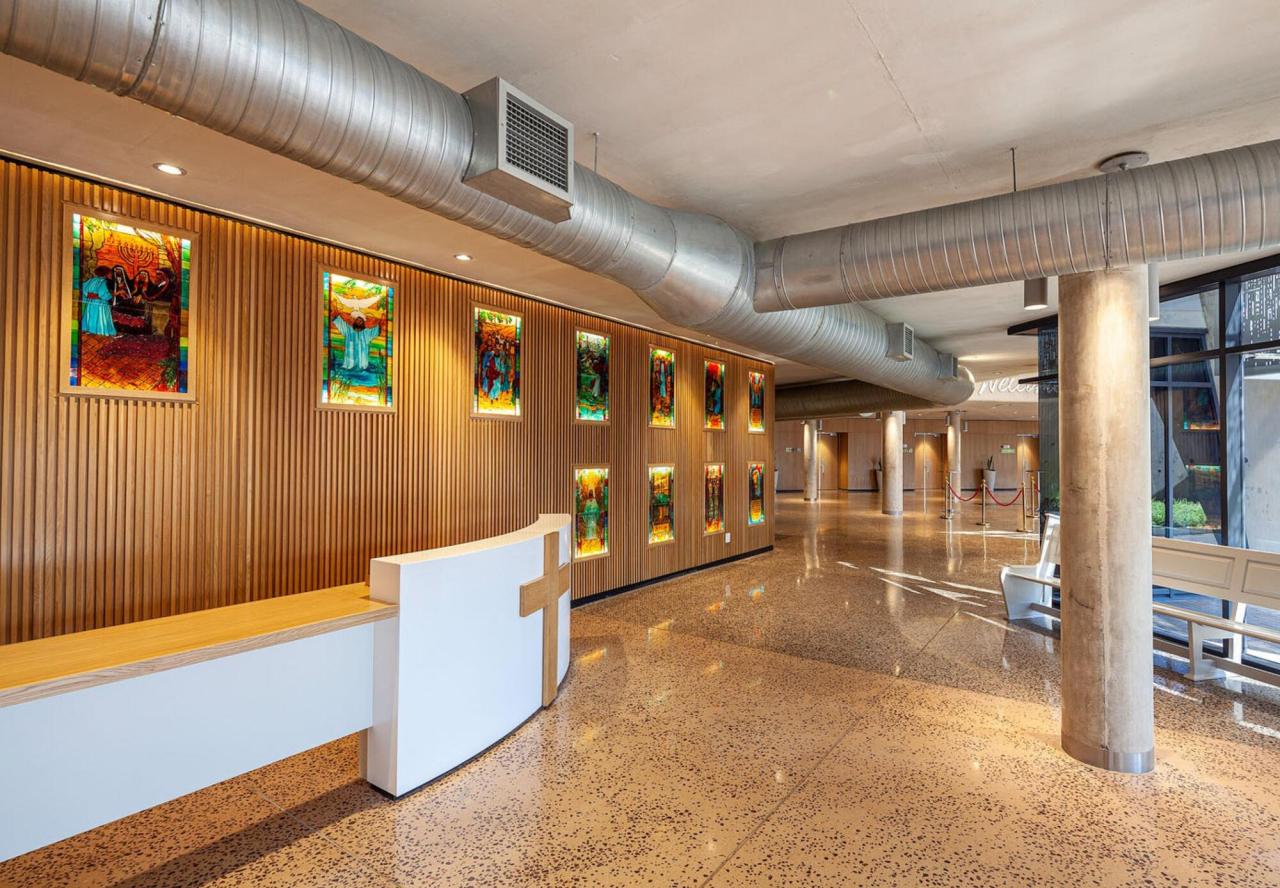 BIM建筑|南非德班基督教中心 / Elphick Proome Architects