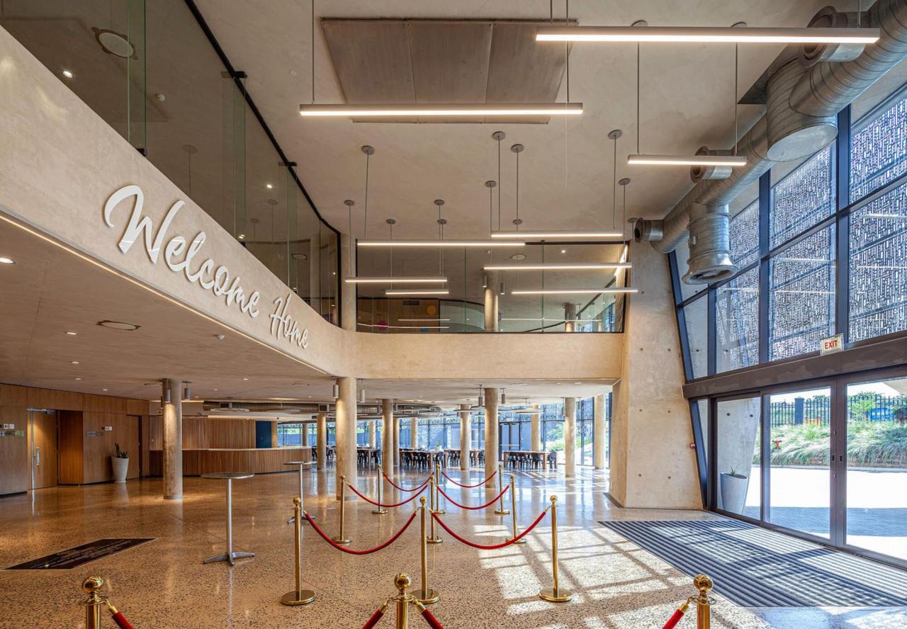 BIM建筑|南非德班基督教中心 / Elphick Proome Architects