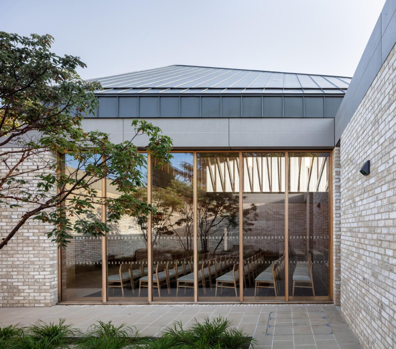 BIM建筑|吉尔福德火葬馆 / Haverstock