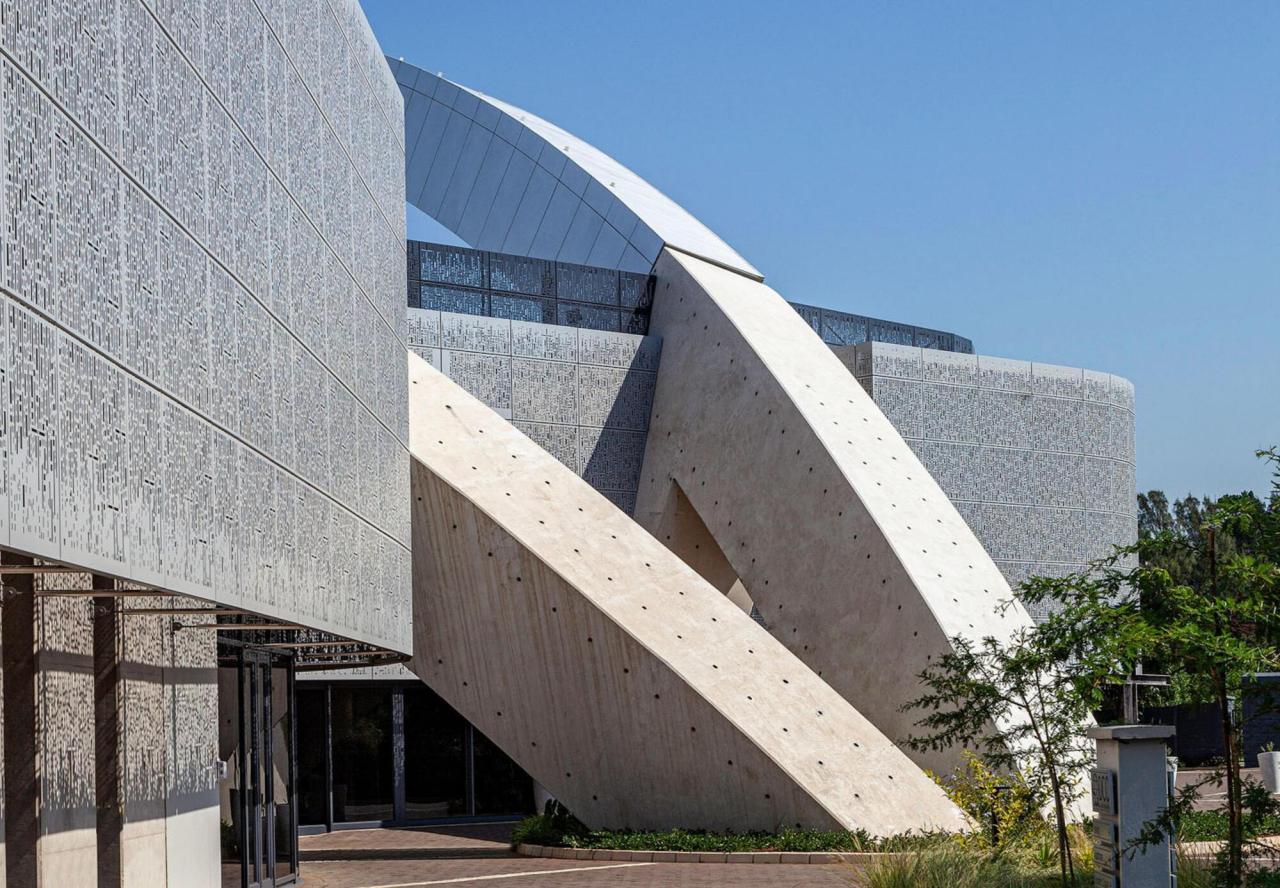 BIM建筑|南非德班基督教中心 / Elphick Proome Architects