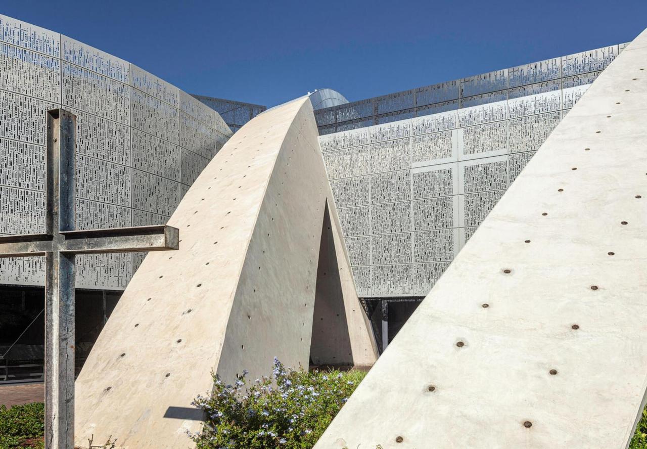 BIM建筑|南非德班基督教中心 / Elphick Proome Architects