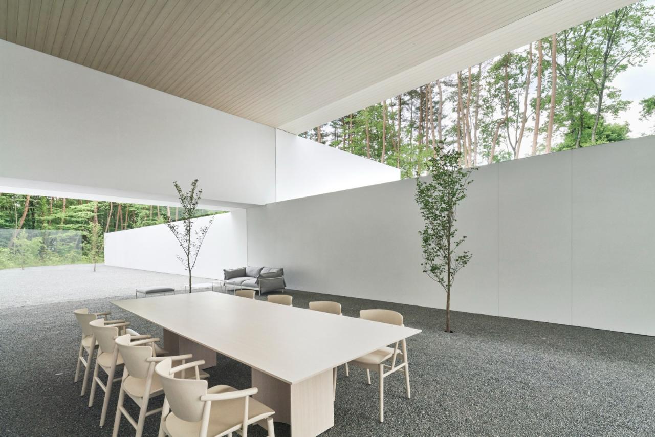 BIM建筑|日本长野极简酒店 Culvert，预制混凝土隧道 / nendo