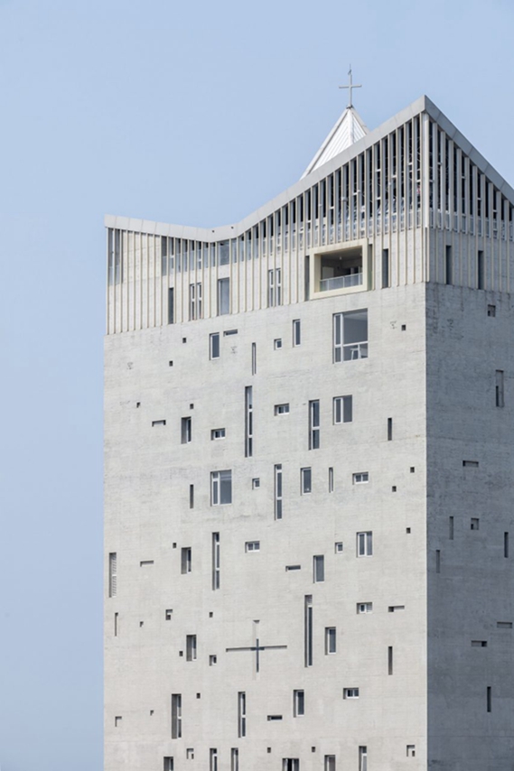 BIM建筑|贝赫特-邦齐奥-林工作室设计混凝土塔楼教堂