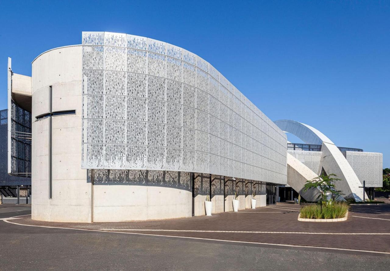 BIM建筑|南非德班基督教中心 / Elphick Proome Architects