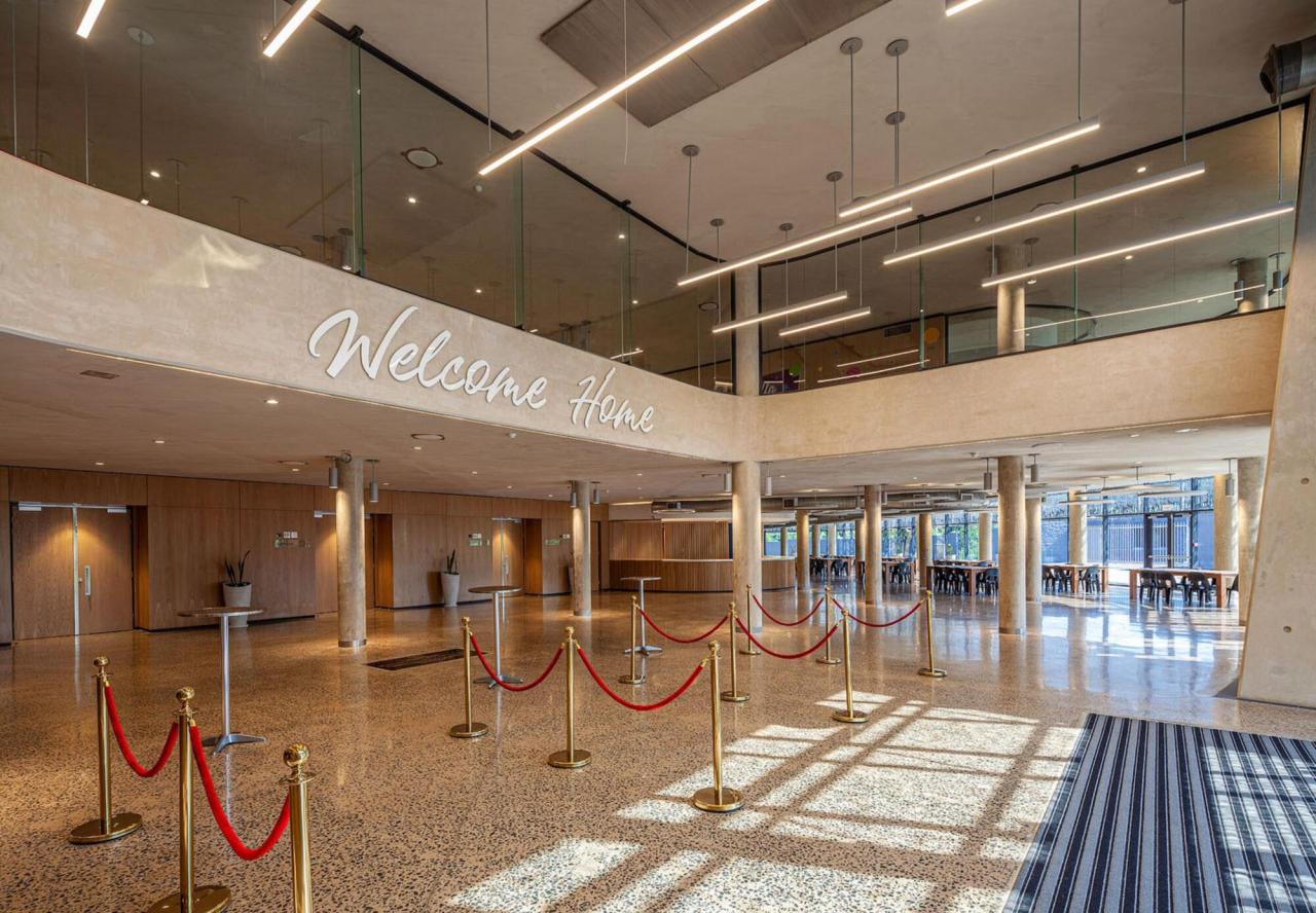 BIM建筑|南非德班基督教中心 / Elphick Proome Architects