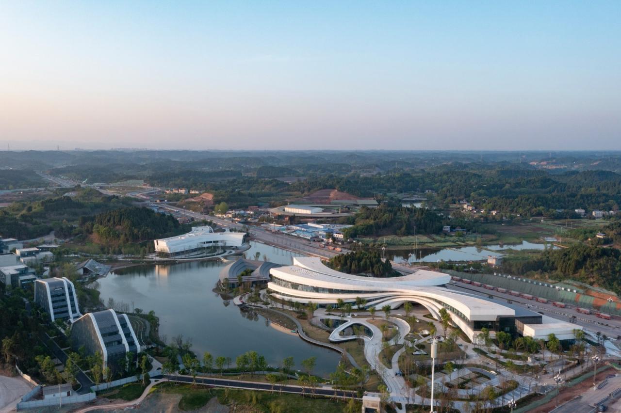 BIM建筑|建筑融于自然：眉山东部新城三中心一基地 / 大陆建筑设计