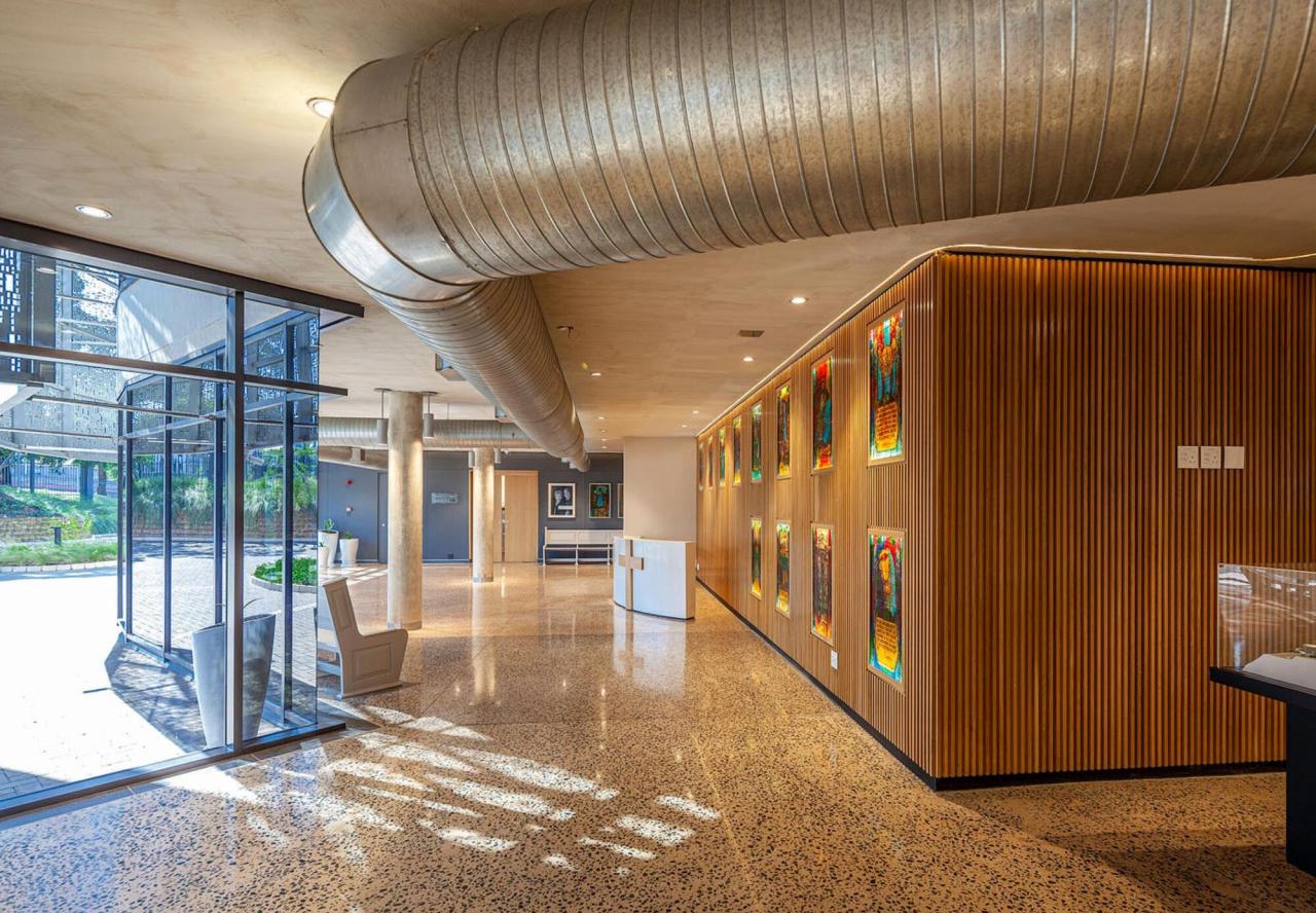 BIM建筑|南非德班基督教中心 / Elphick Proome Architects