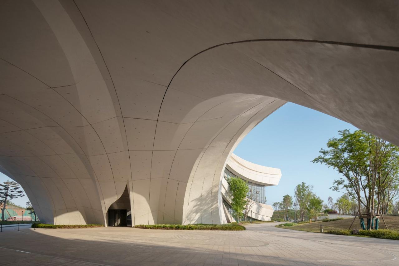 BIM建筑|建筑融于自然：眉山东部新城三中心一基地 / 大陆建筑设计