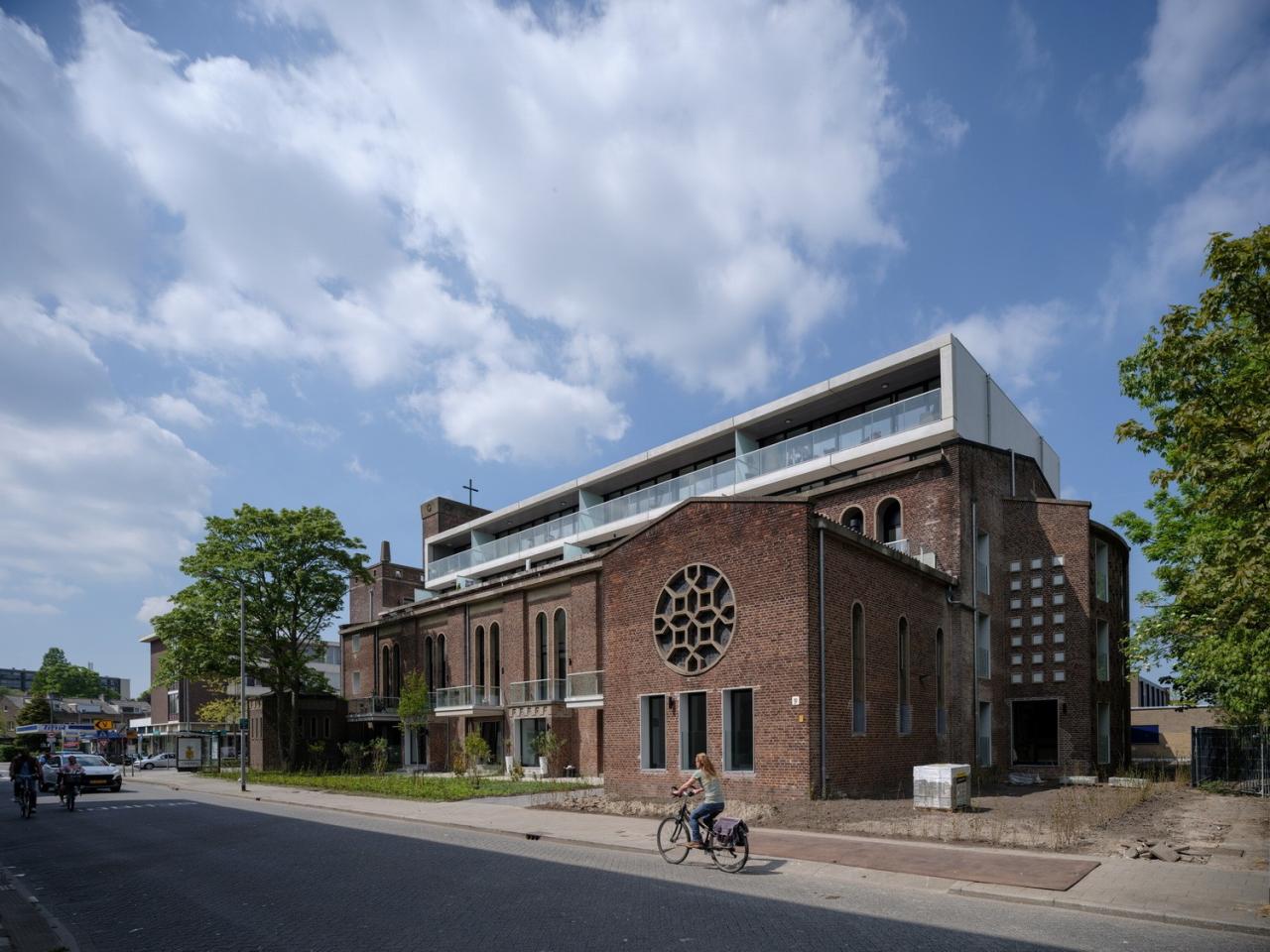 BIM建筑|从教堂到公寓的更新改造 / HOYT Architecten