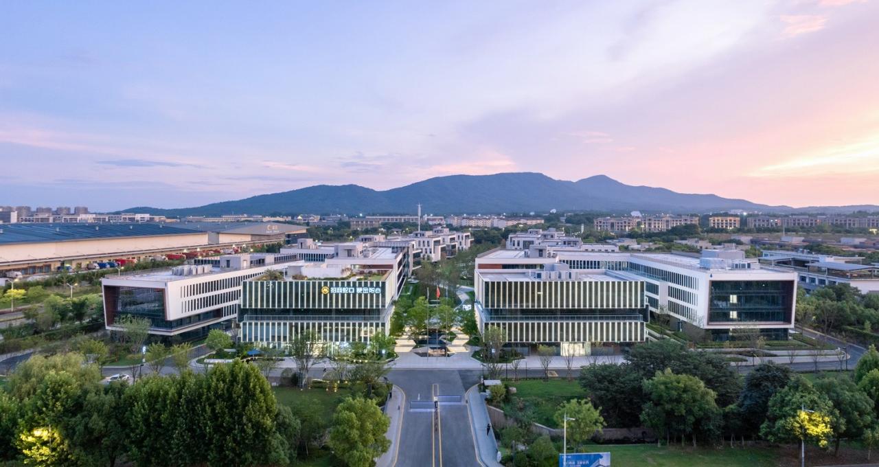 BIM建筑|南京紫金山麓首个AI人工智能产业载体 / 三益中国