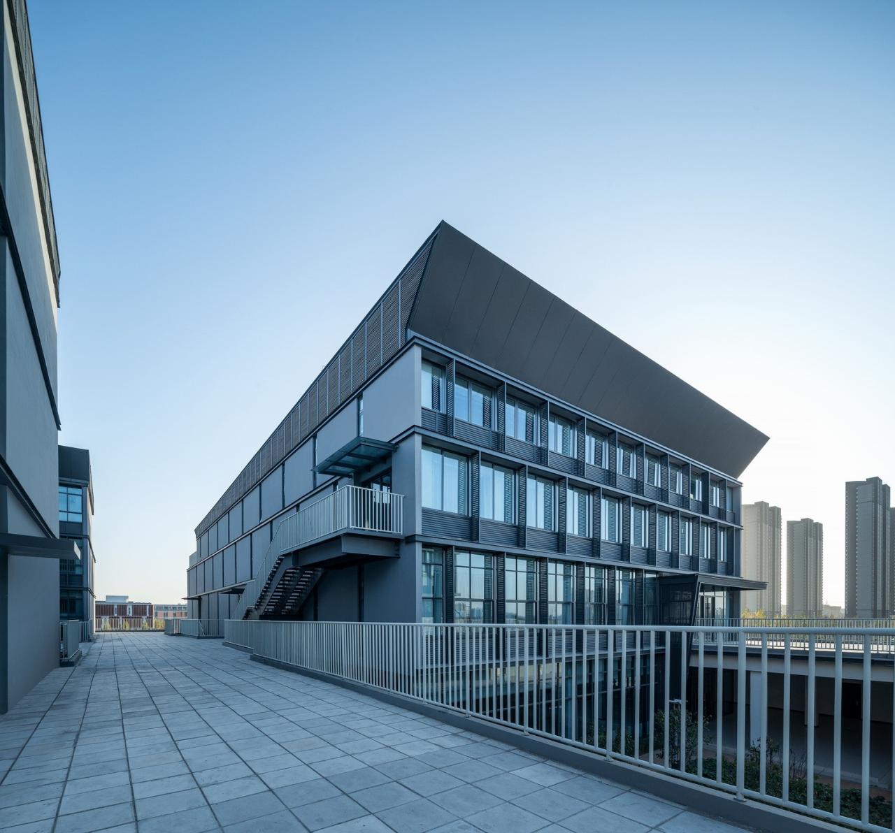 BIM建筑|郑州航空港第八安置区配套中学暨郑州第130中学 / 上海联创设计集团