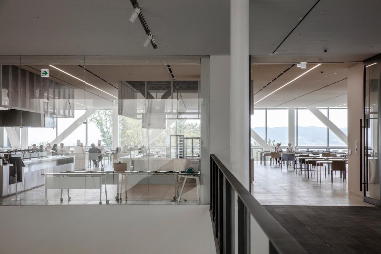 BIM建筑|韩国现代集团全球合作伙伴中心+庆州大学校园区 / Hyunjun Mihn + mp_art architects