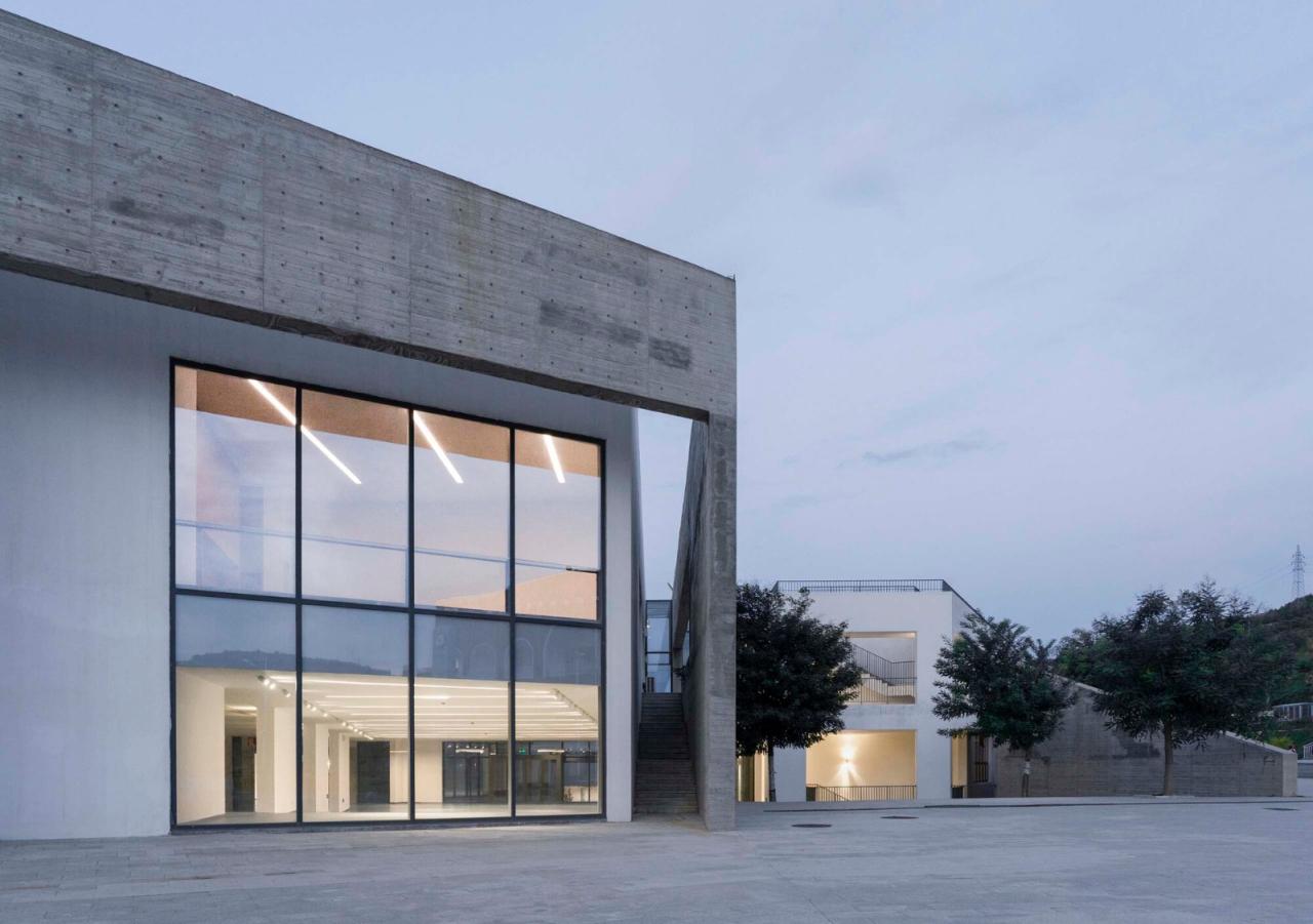 BIM建筑|友兰中学图艺综合楼 / WAU建筑事务所