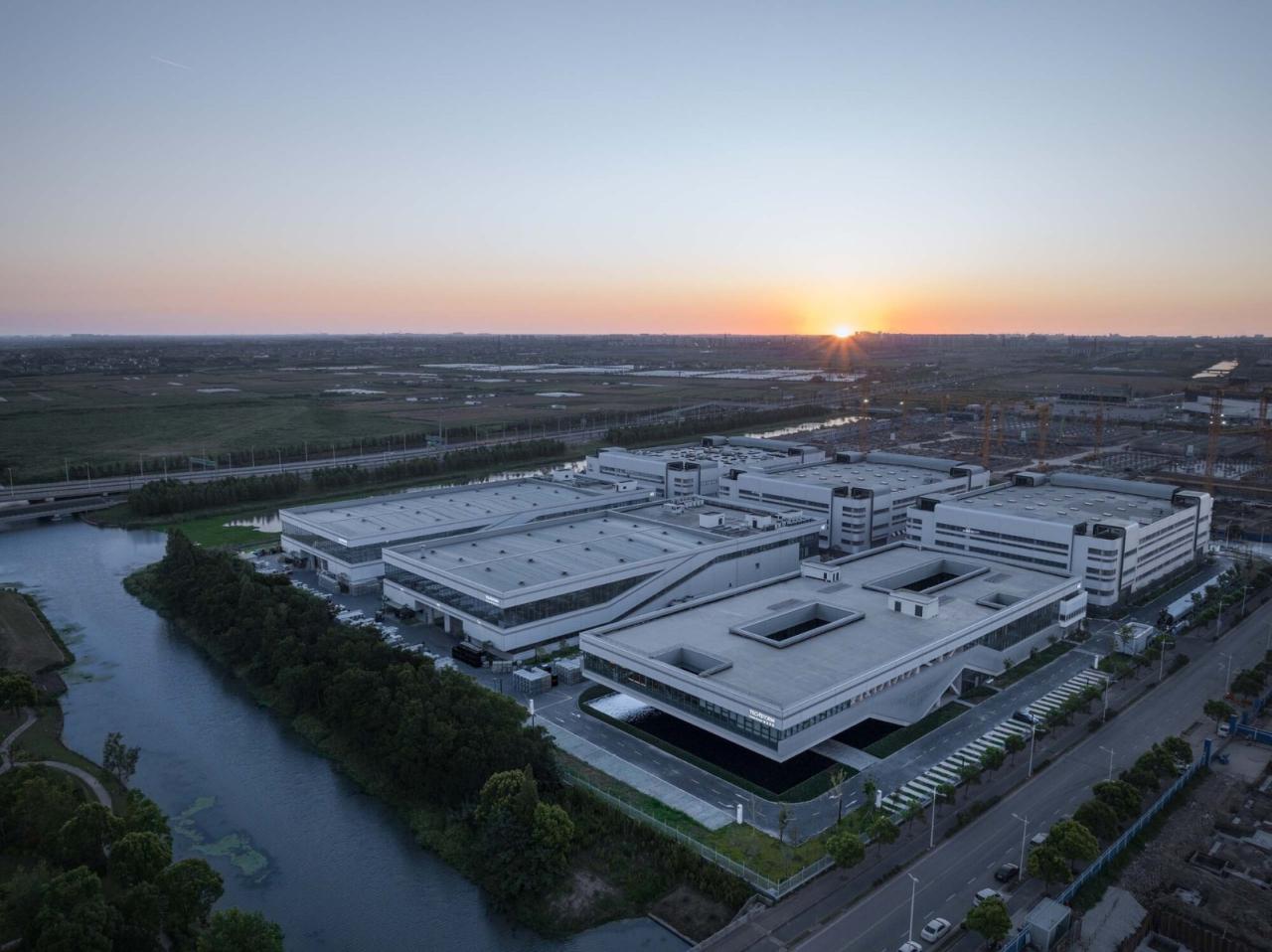 BIM建筑|道生天合上海临港总部园区 / 杜兹设计