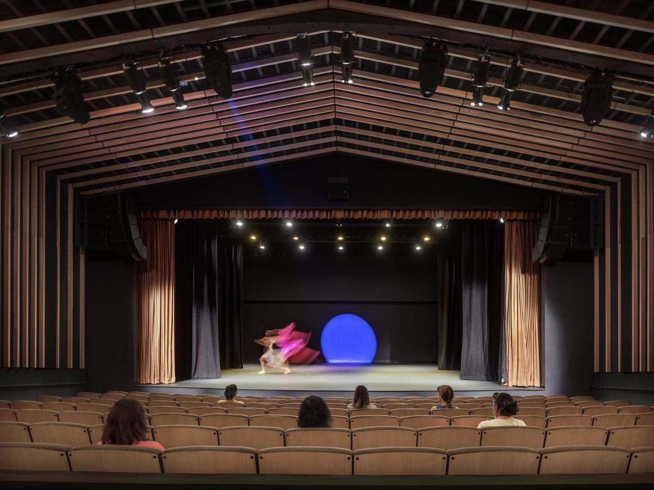 BIM建筑|Glorya Kaufman 表演艺术中心 / AUX Architecture