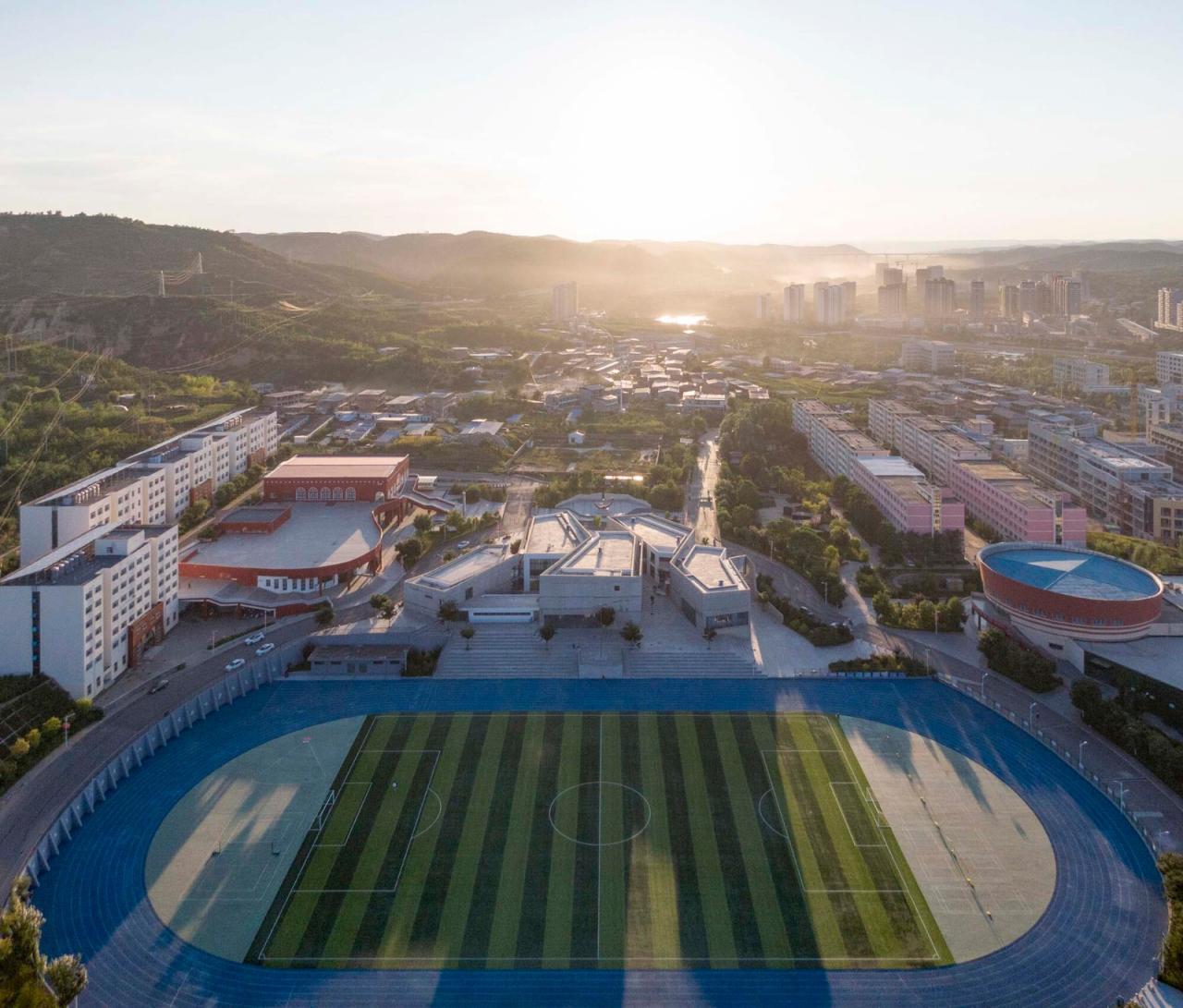 BIM建筑|友兰中学图艺综合楼 / WAU建筑事务所