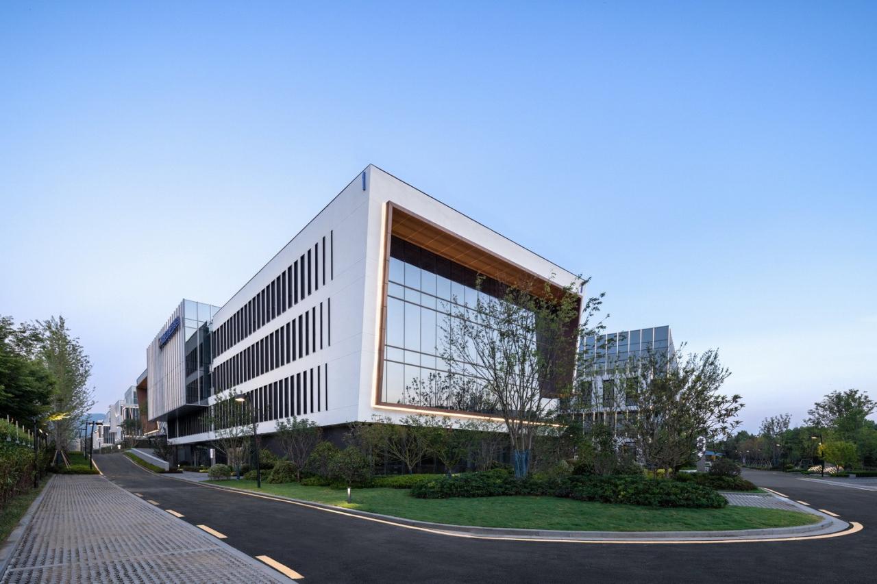 BIM建筑|南京紫金山麓首个AI人工智能产业载体 / 三益中国