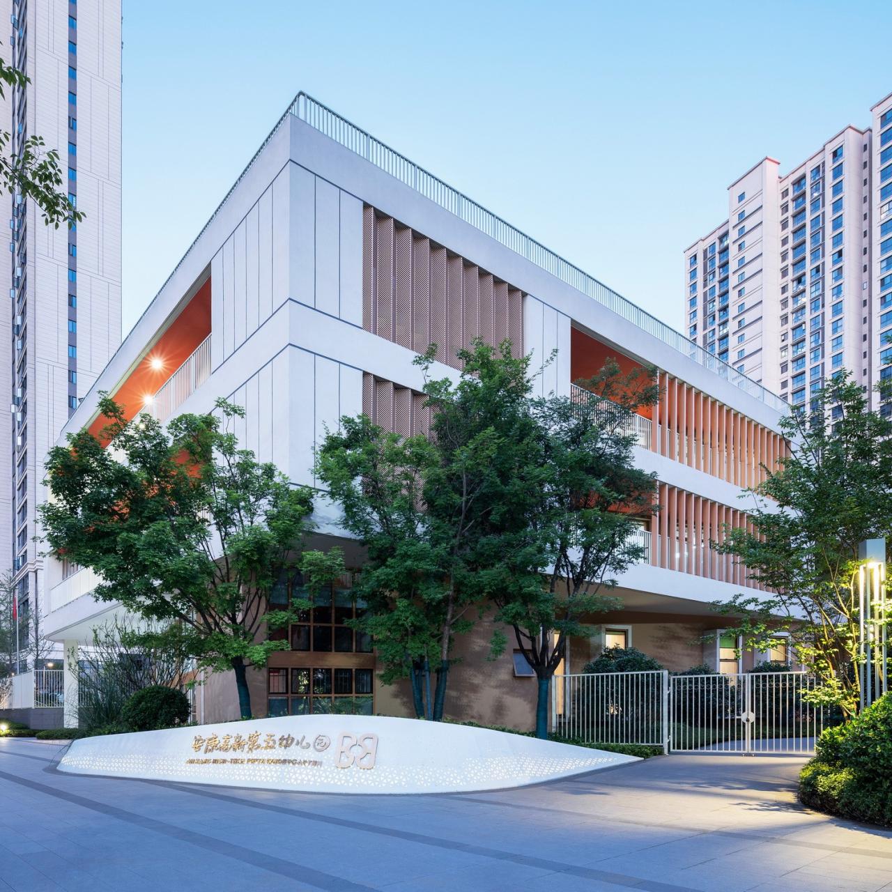 BIM建筑|这可能是小城幼儿园的天花板了：陕西安康高新第五幼儿园 / UUA建筑师事务所