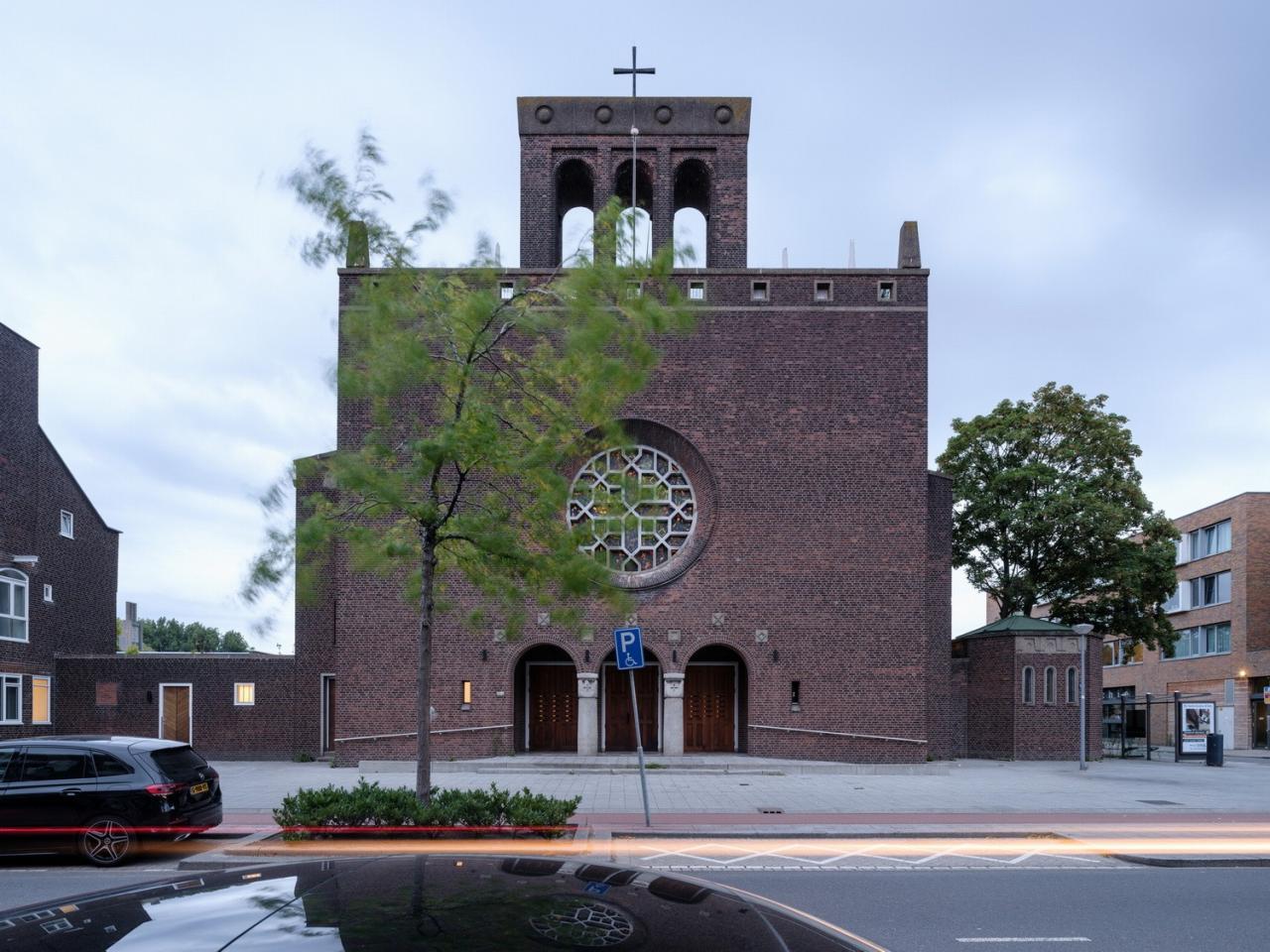 BIM建筑|从教堂到公寓的更新改造 / HOYT Architecten