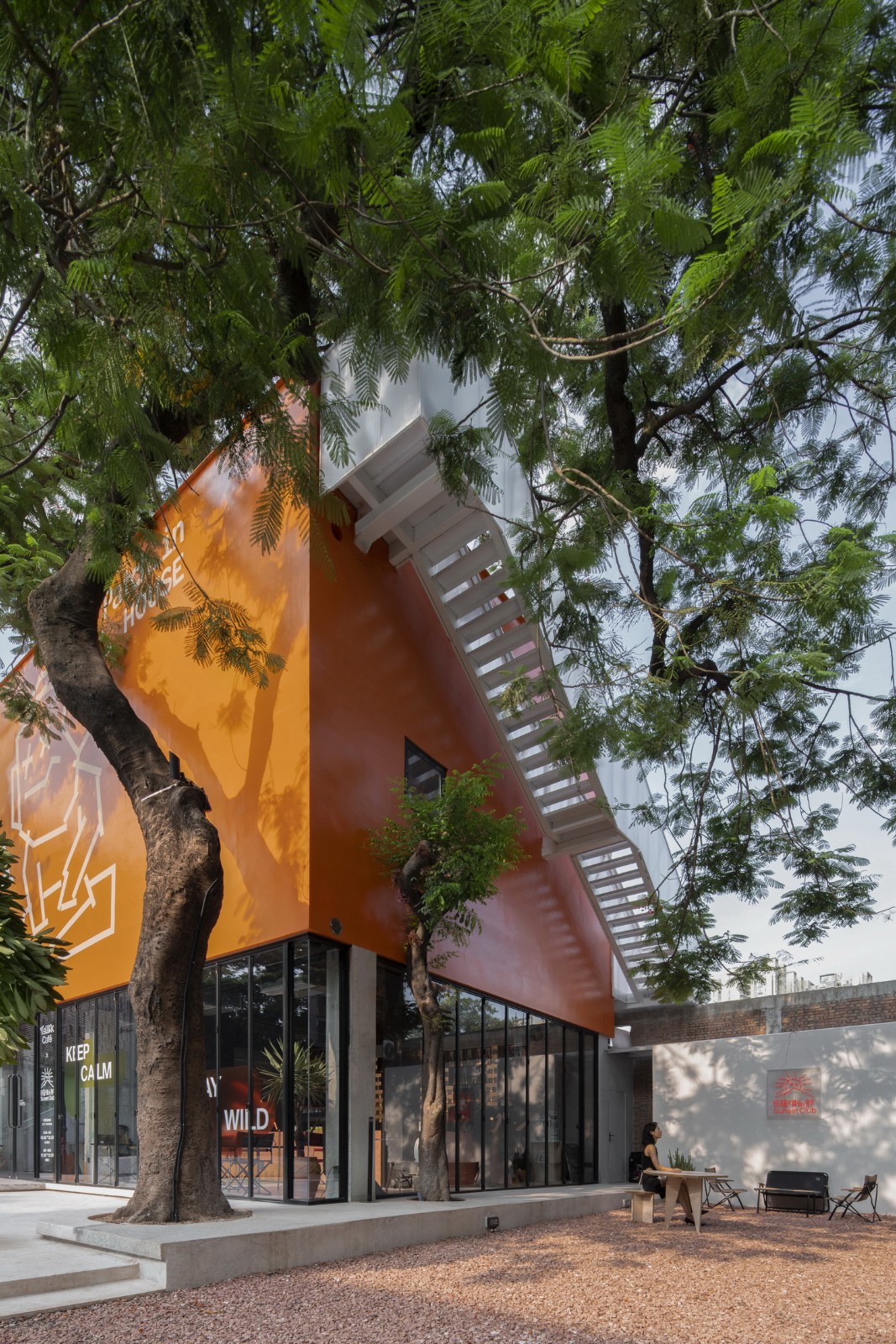 BIM建筑|工业遗址世界里的橙色糖果-未来社HOUSE / Wutopia Lab