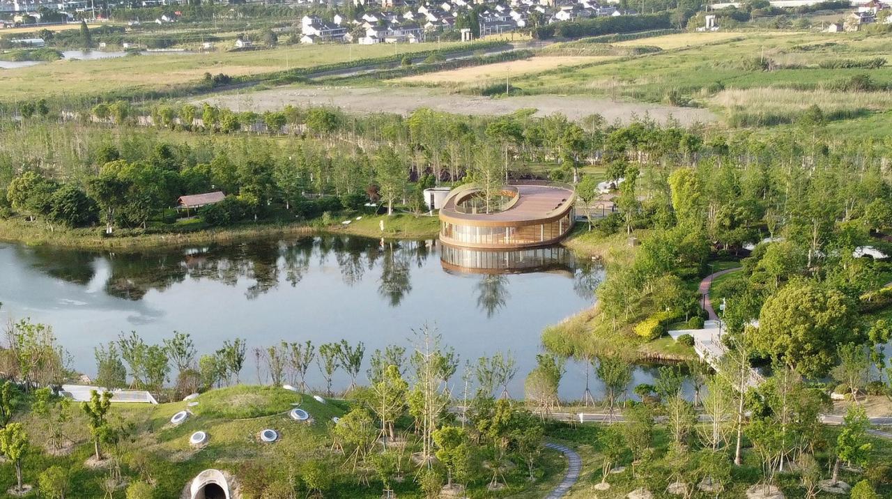 BIM建筑|湖畔剧场 / 禾下建筑社 + MADAM