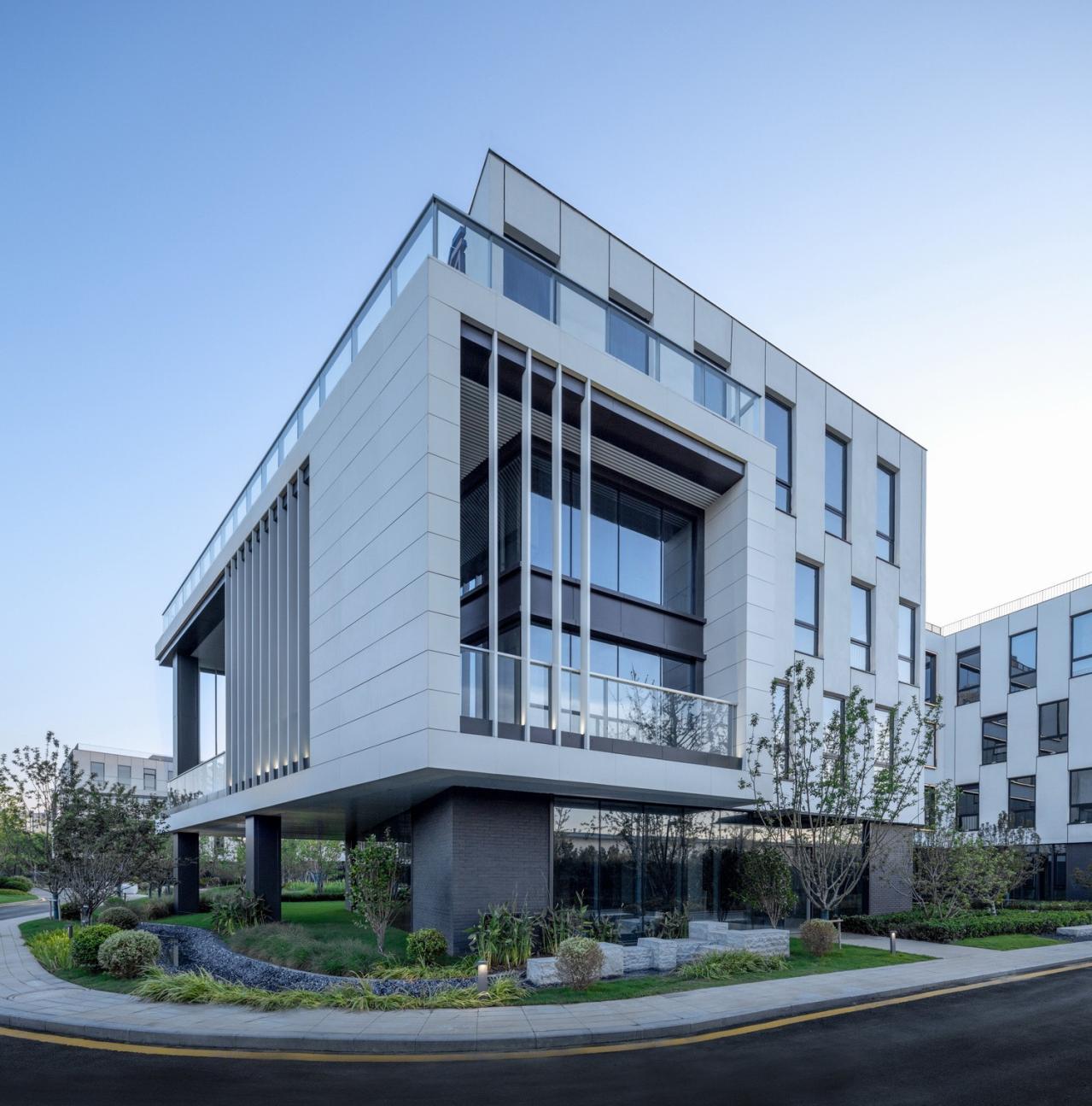 BIM建筑|南京紫金山麓首个AI人工智能产业载体 / 三益中国