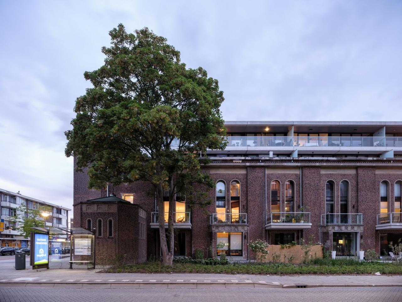 BIM建筑|从教堂到公寓的更新改造 / HOYT Architecten