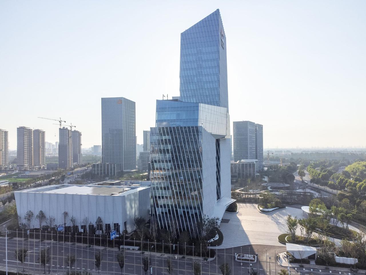 BIM建筑|巨石科技大厦 / 栖城设计