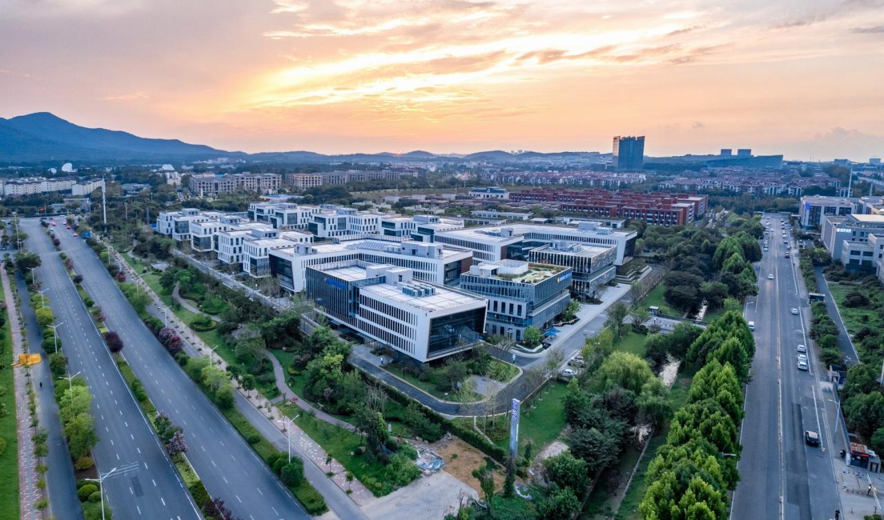BIM建筑|南京紫金山麓首个AI人工智能产业载体 / 三益中国