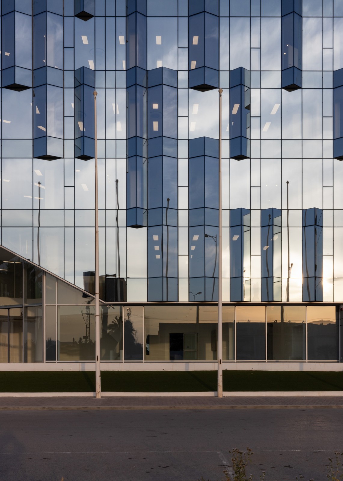 BIM建筑|Etraton 办公楼 / ARK-architecture