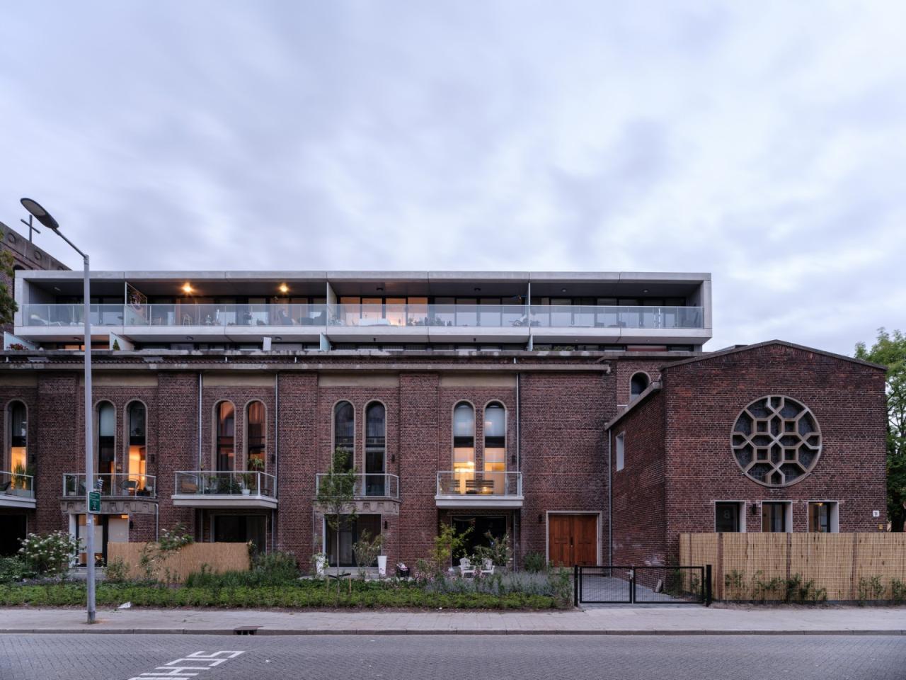 BIM建筑|从教堂到公寓的更新改造 / HOYT Architecten