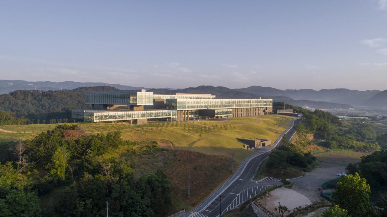 BIM建筑|韩国现代集团全球合作伙伴中心+庆州大学校园区 / Hyunjun Mihn + mp_art architects