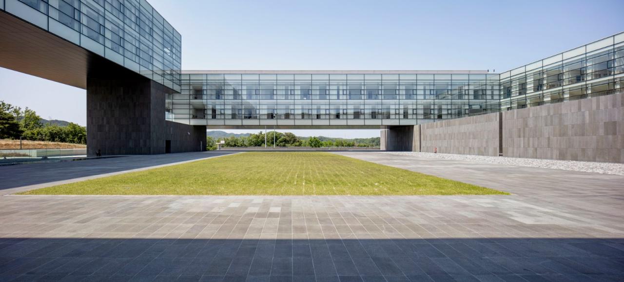 BIM建筑|韩国现代集团全球合作伙伴中心+庆州大学校园区 / Hyunjun Mihn + mp_art architects