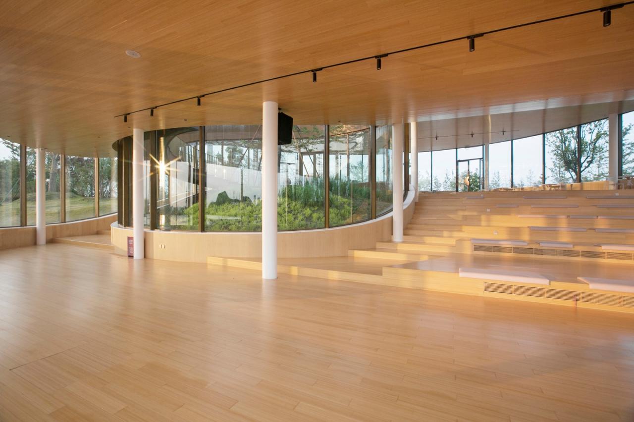 BIM建筑|湖畔剧场 / 禾下建筑社 + MADAM