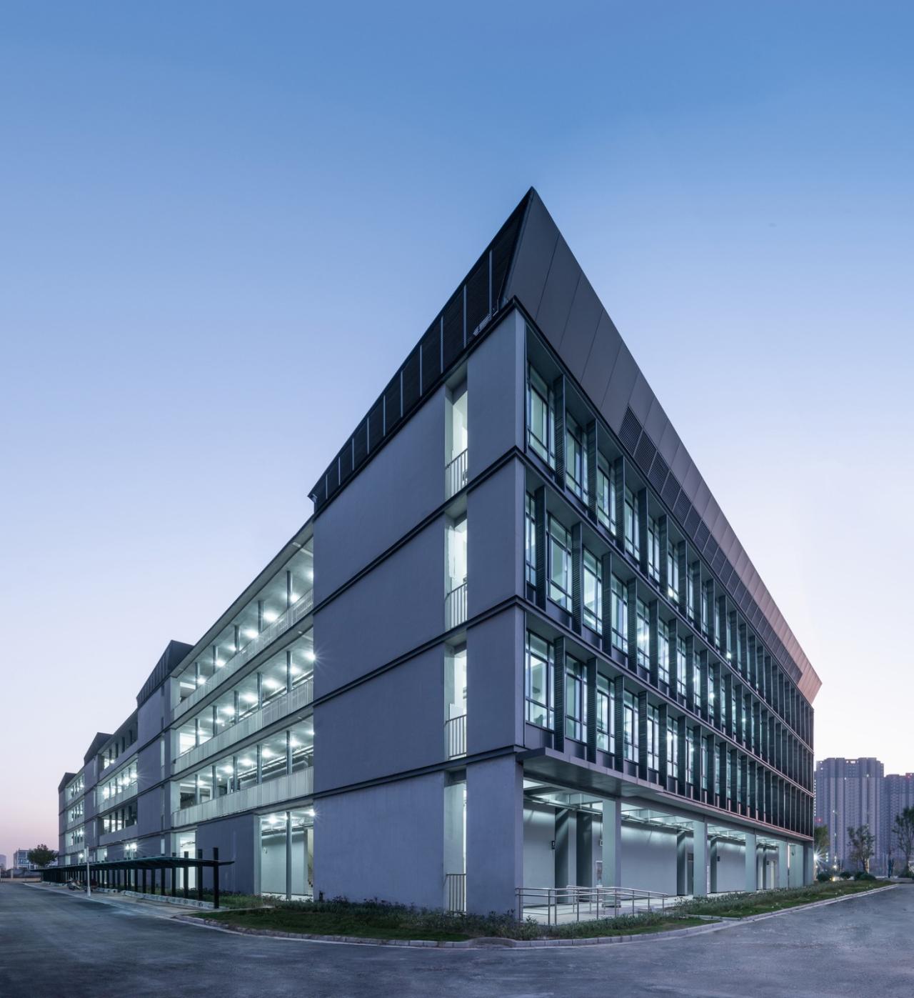 BIM建筑|郑州航空港第八安置区配套中学暨郑州第130中学 / 上海联创设计集团