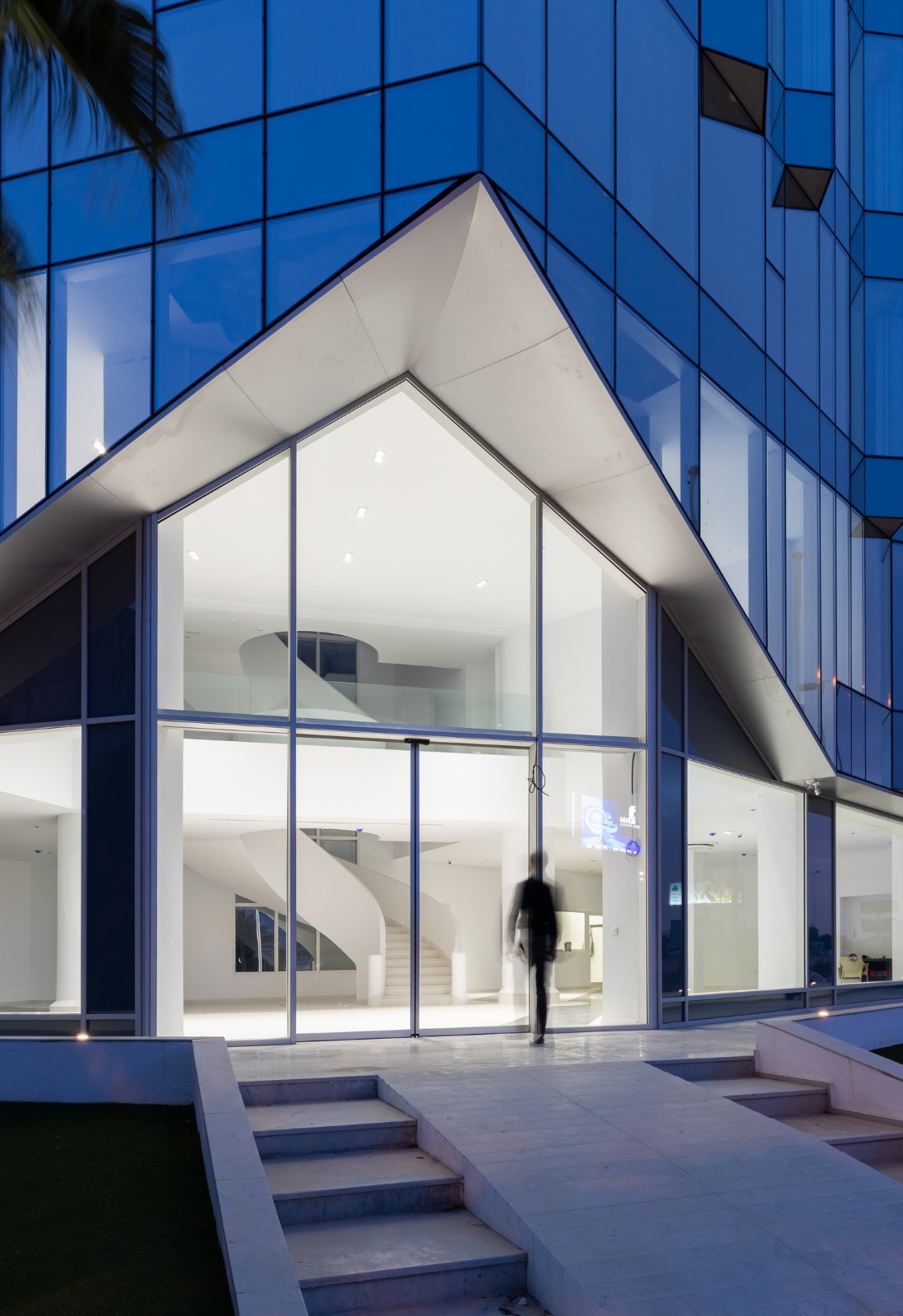 BIM建筑|Etraton 办公楼 / ARK-architecture