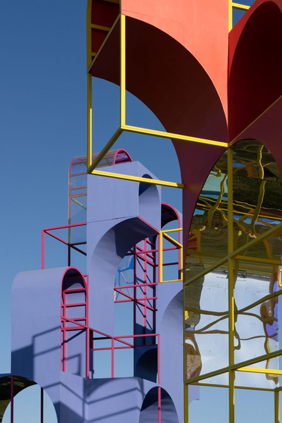 BIM建筑|科切拉出现超现实的钢结构游乐场