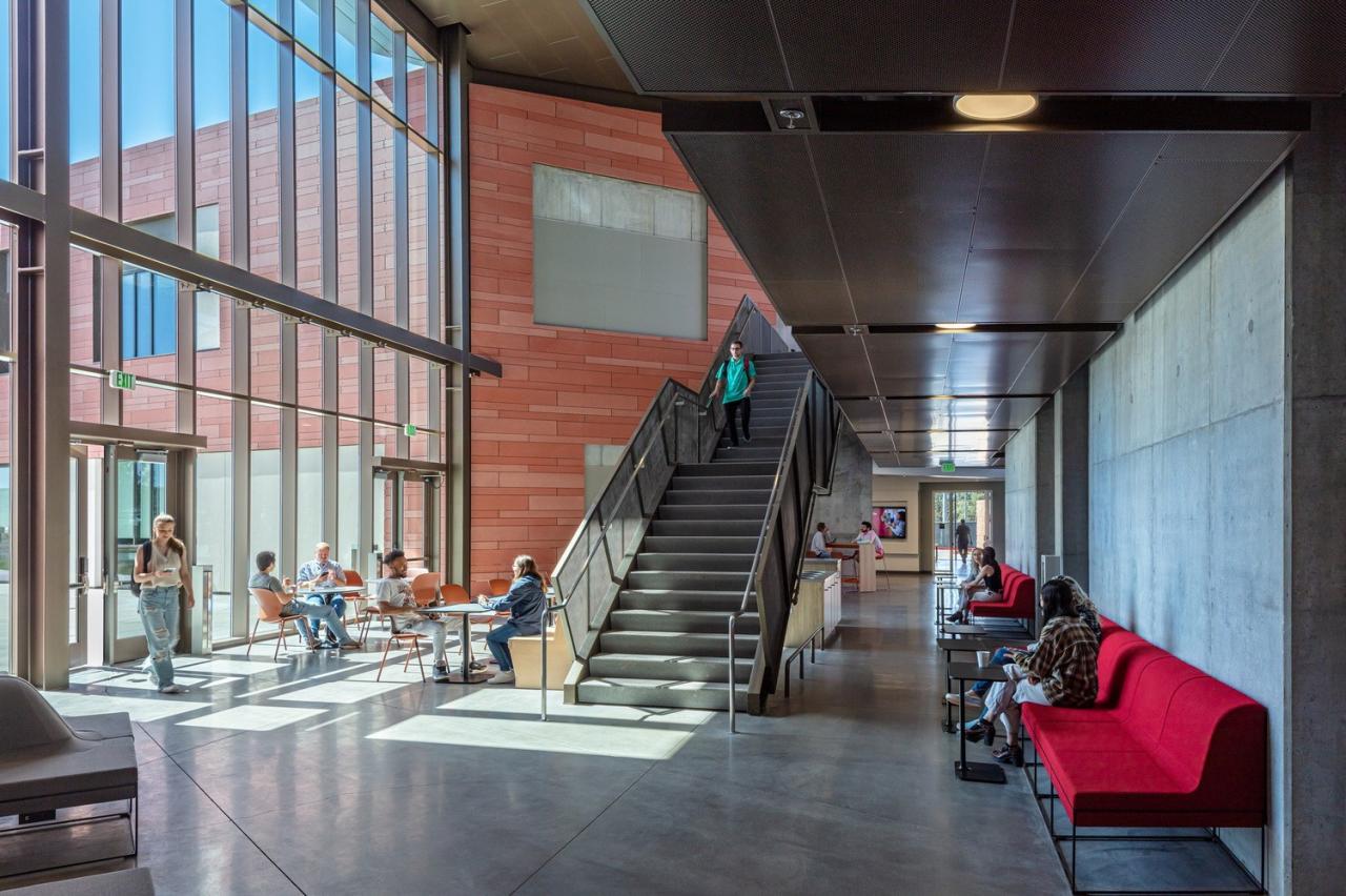 BIM建筑|马鞍学院先进技术与应用科学教学楼 / HED