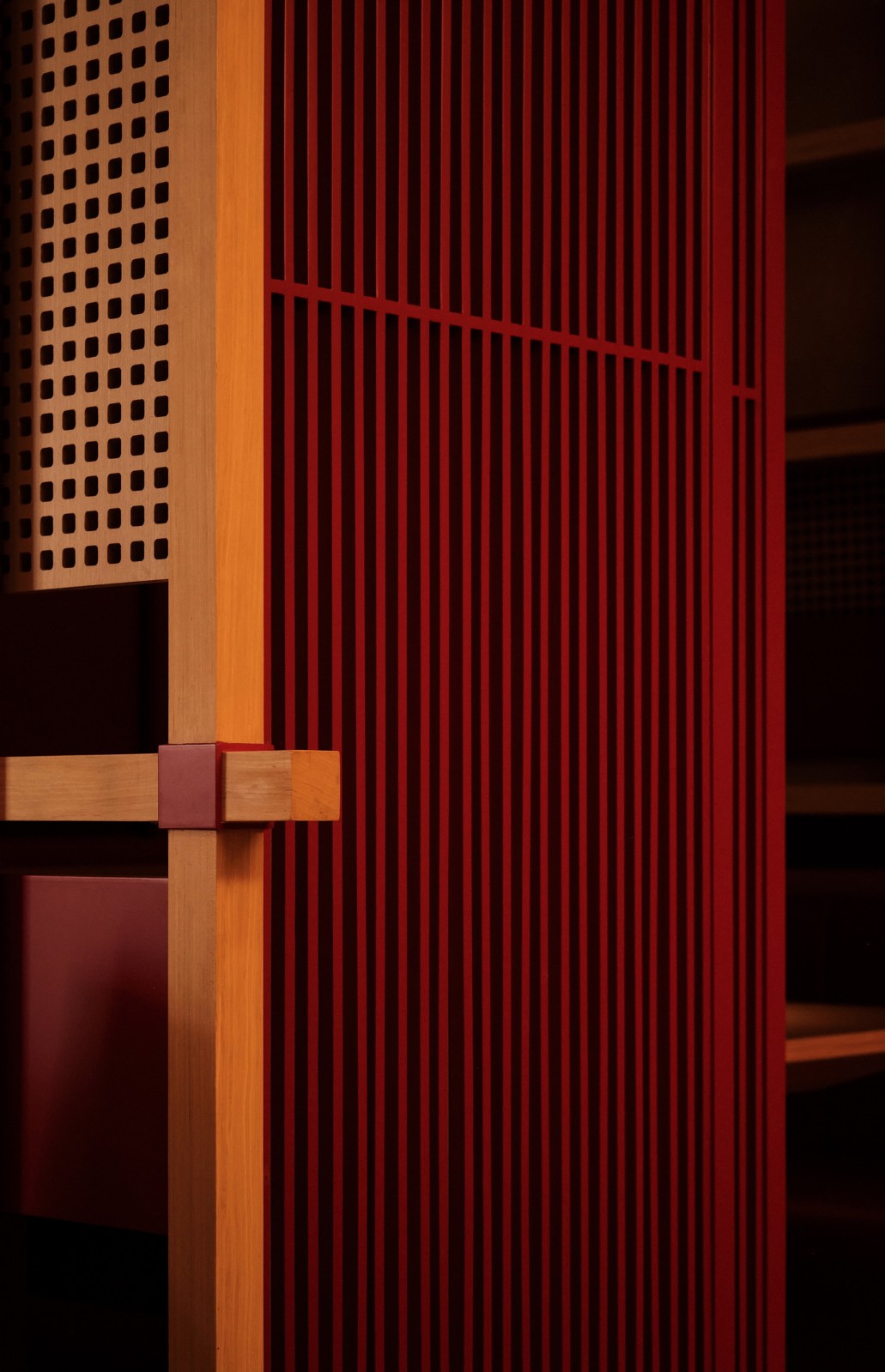 BIM建筑|街角的红色酒场：鸟焱·烧物 / TRIOSTUDIO三厘社