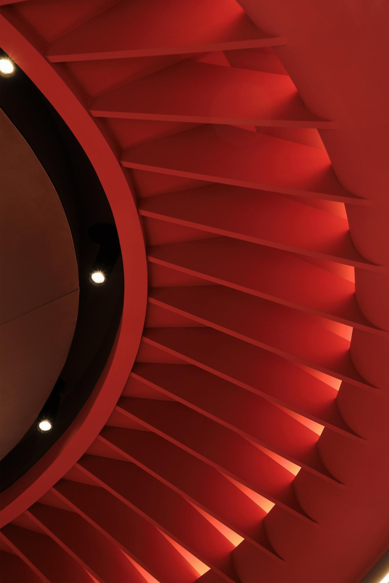 BIM建筑|街角的红色酒场：鸟焱·烧物 / TRIOSTUDIO三厘社