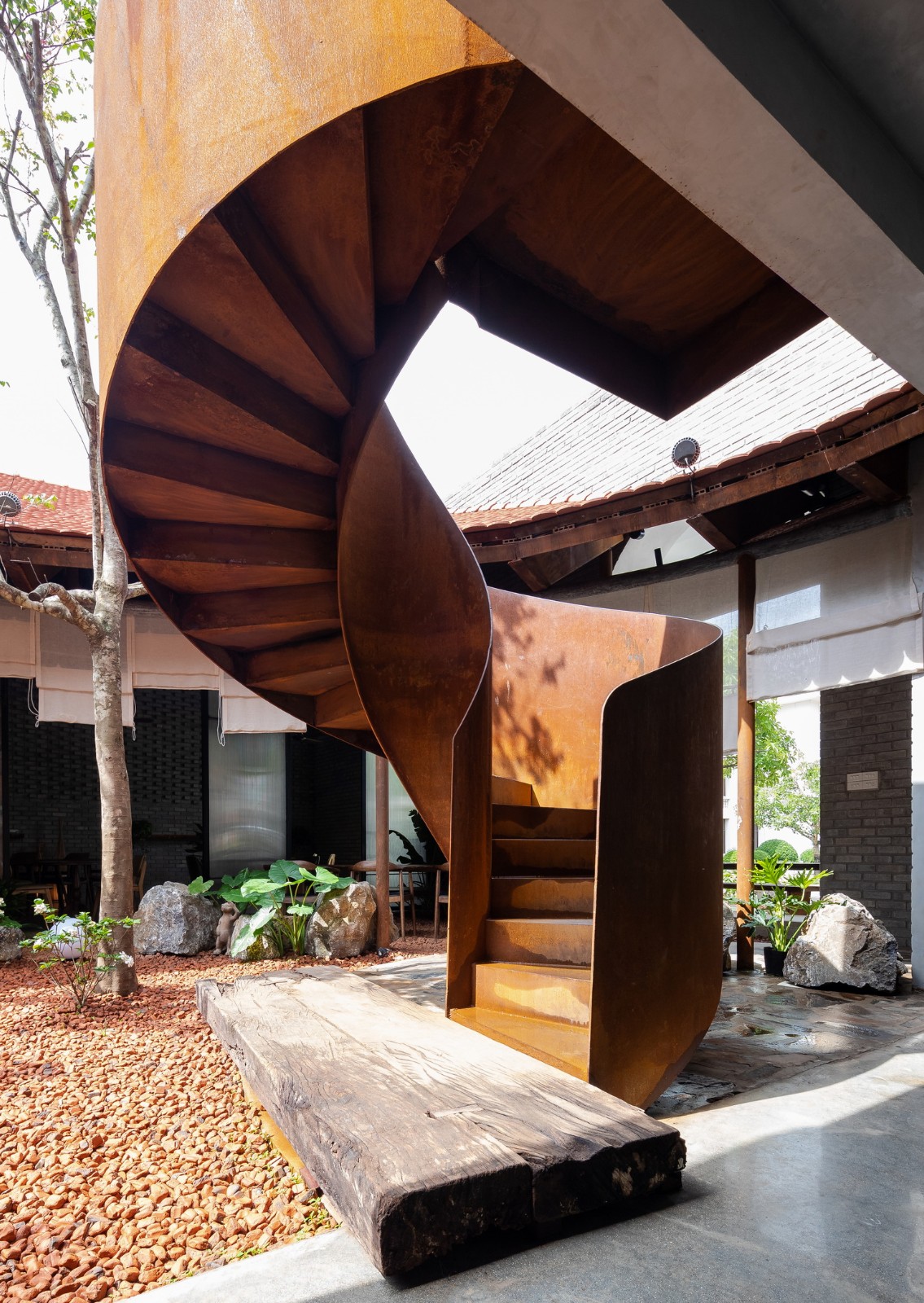 BIM建筑|May 咖啡厅和面包店 / FeA