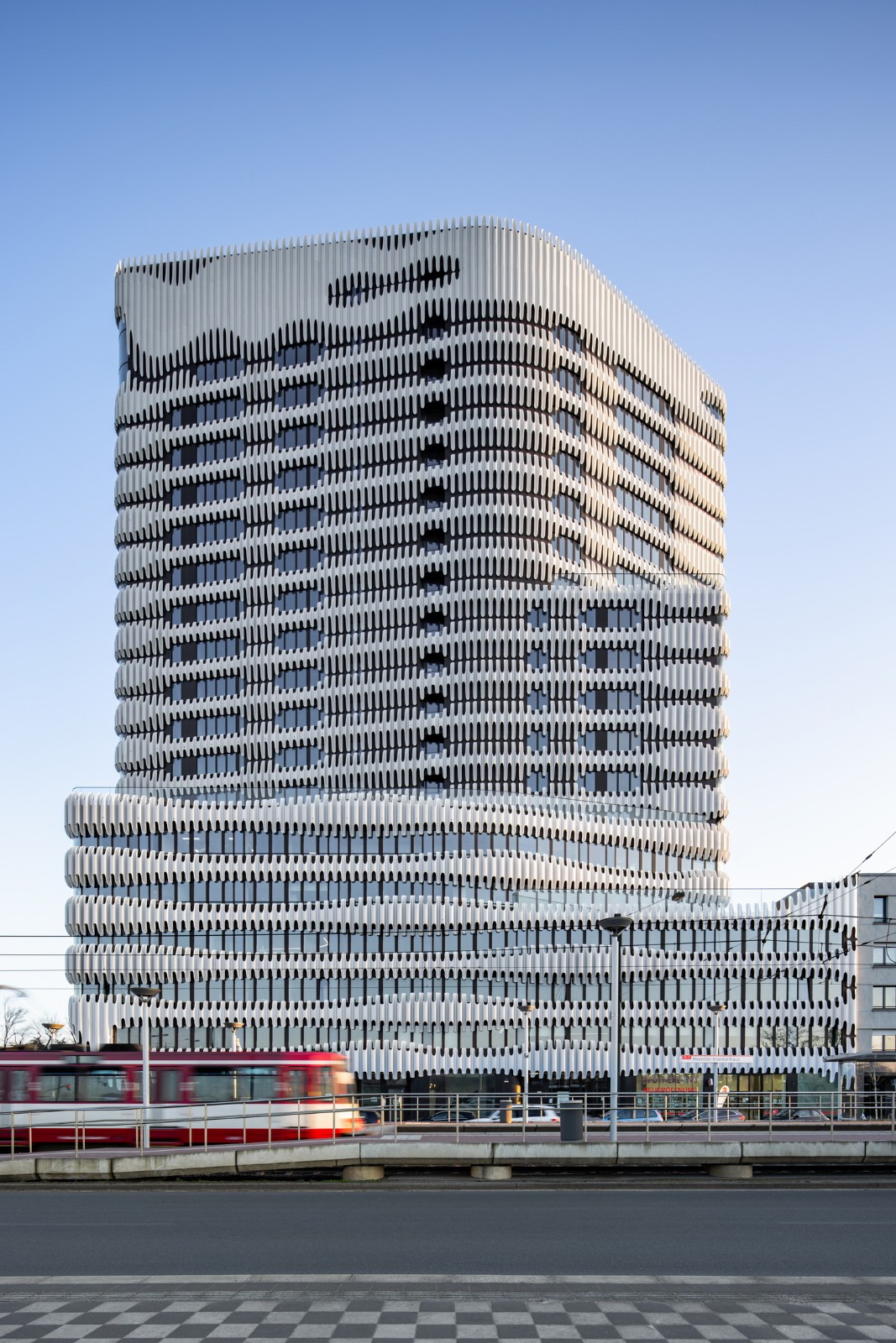 BIM建筑|RKM740“拉链” 塔楼 / J. Mayer H. Architects