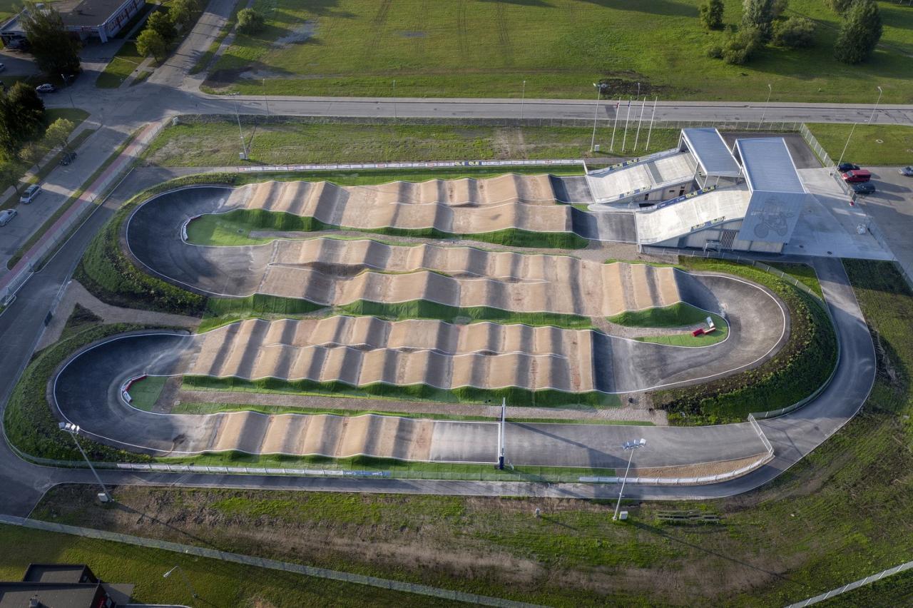 BIM建筑|奥运冠军 Maris Strombergs 的 BMX 赛道 / Balta Istaba