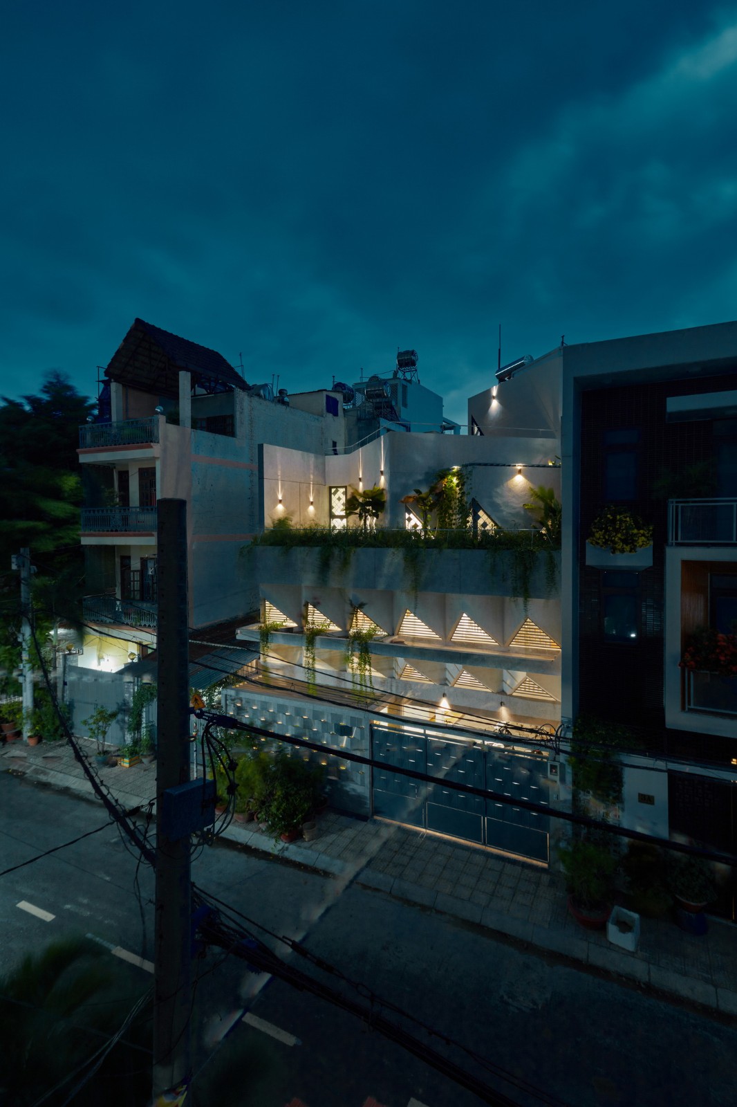 BIM建筑|三角形之家 / Khuon Studio