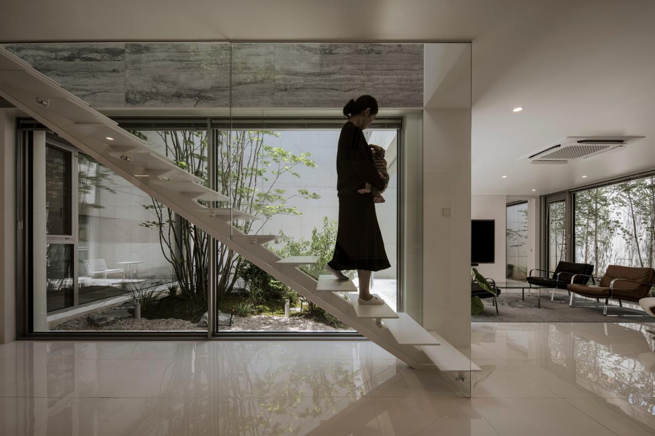 BIM建筑|扭曲营造空间，金属立面住宅 / Archirie