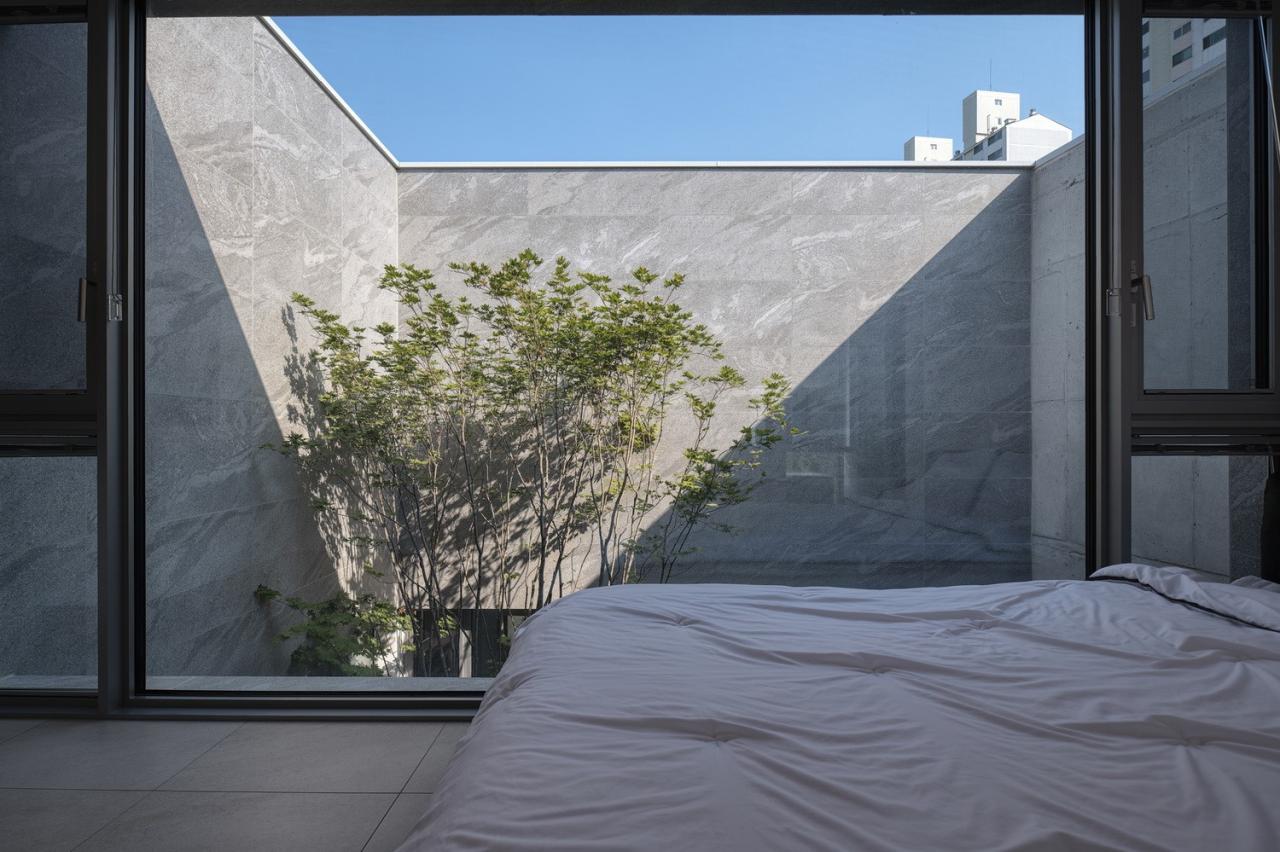 BIM建筑|扭曲营造空间，金属立面住宅 / Archirie