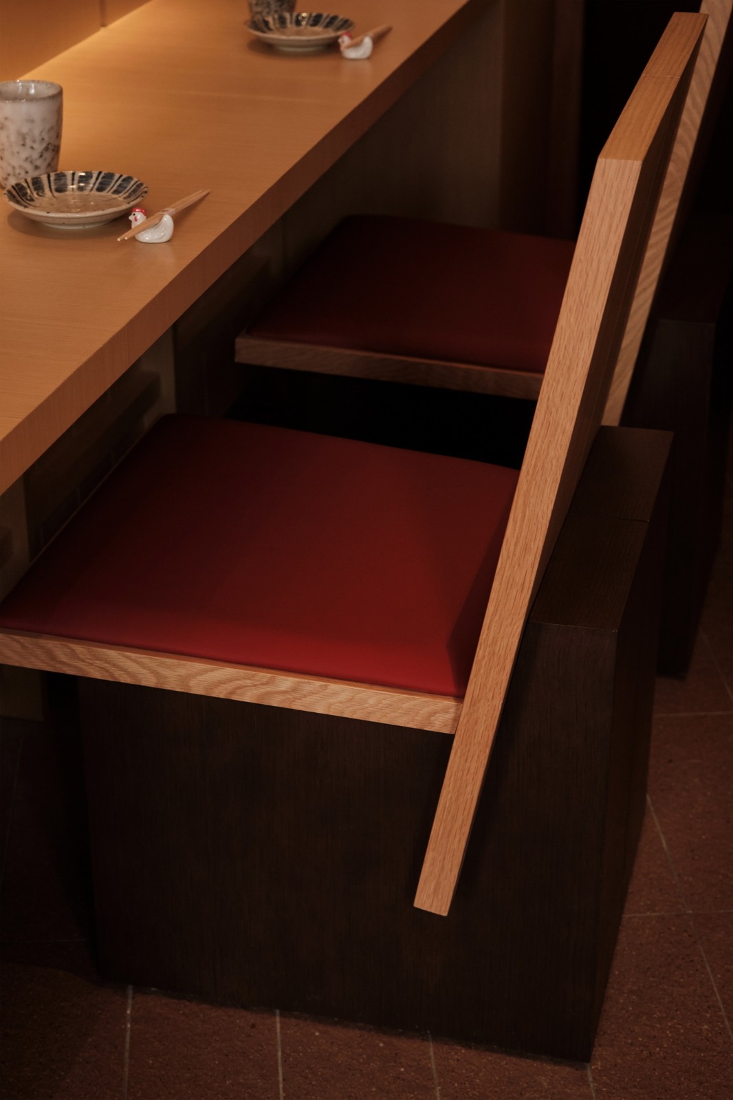 BIM建筑|街角的红色酒场：鸟焱·烧物 / TRIOSTUDIO三厘社