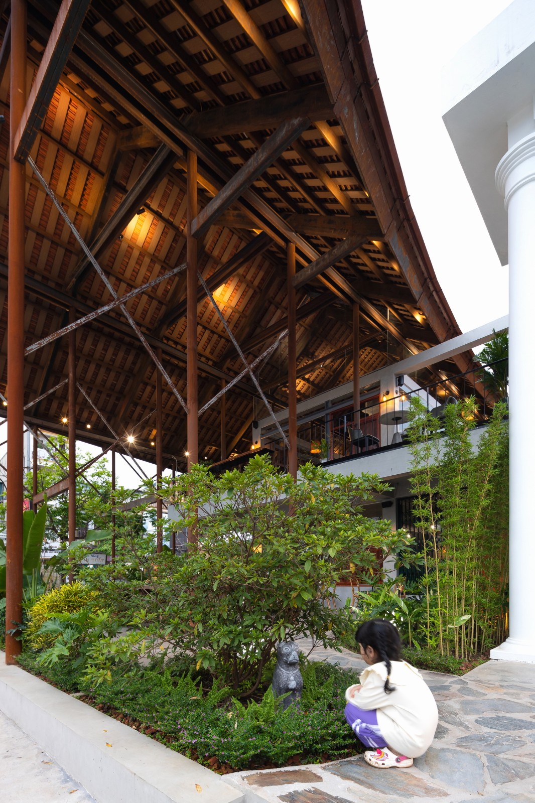 BIM建筑|May 咖啡厅和面包店 / FeA