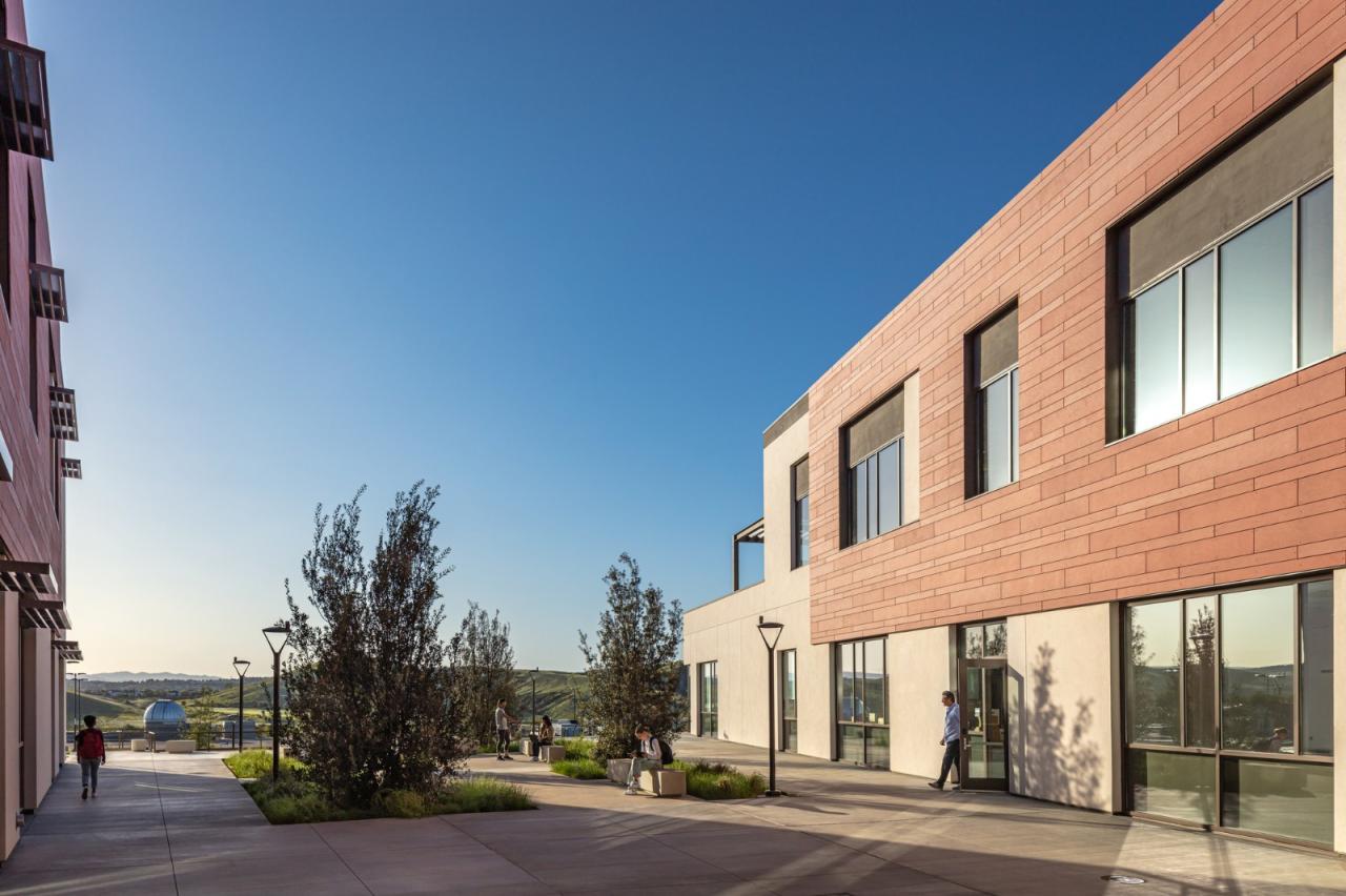 BIM建筑|马鞍学院先进技术与应用科学教学楼 / HED