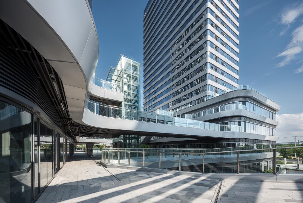 BIM建筑|Moc芯光里·苏州高铁新城复合商业街区 / 简和建筑